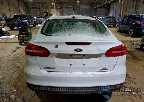 2016 Ford Focus Se z USA, uszkodzony, nr VIN 1FADP3F28GL359487